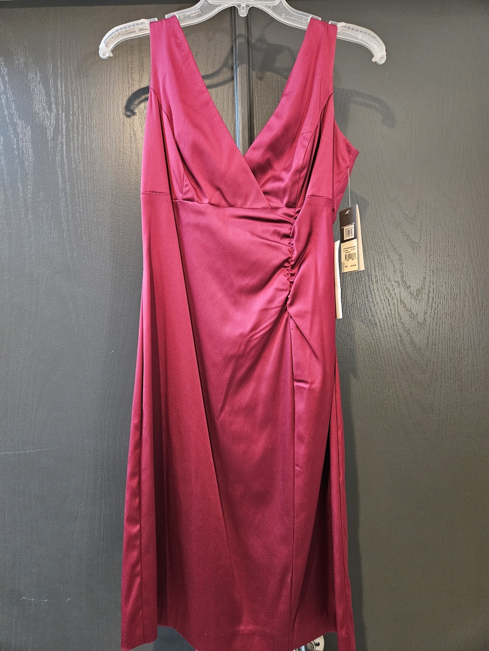 Donna Ricco Satin V-Neck Sleeveless Dress in Bergundy Size 6